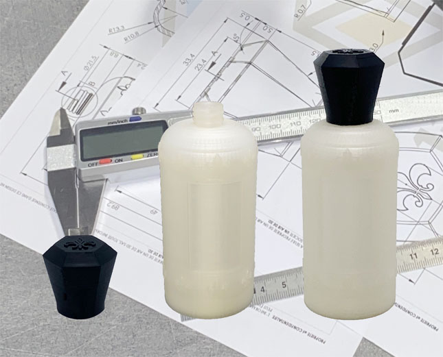 Capuchon et flacon de parfum prototypé en impression 3D sur fond de plans